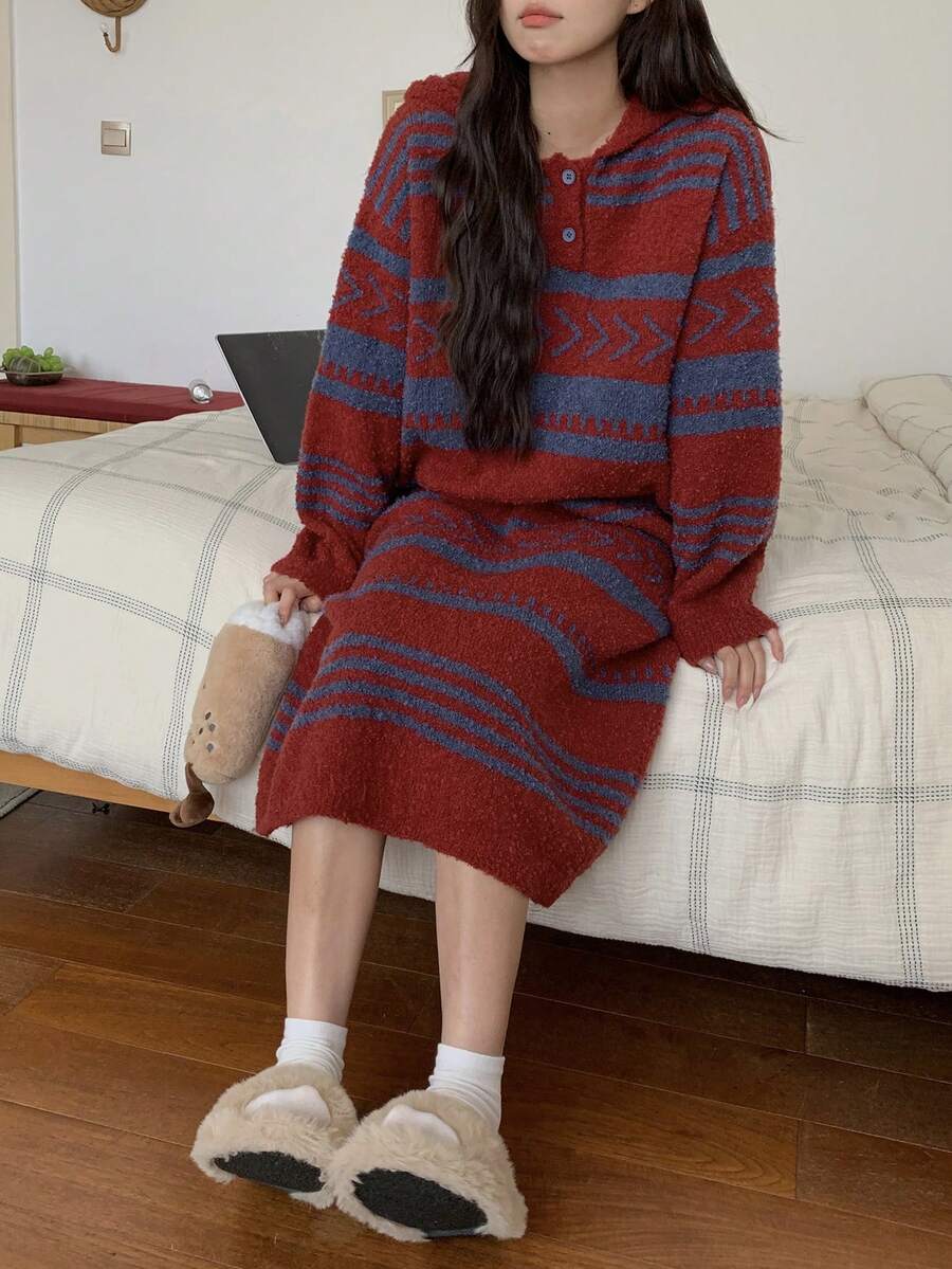 DAZY 女士宽松连帽中长家居连衣裙，半绒条纹提花图案，冬季蓬松舒适，睡衣风。