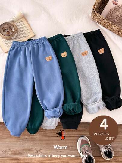 LMoss Kids Conjunto de 4 piezas de pantalones de chándal de niño pequeño de unicolor con parche de oso tejido, estilos acogedores de otoño e invierno, ropa de invierno