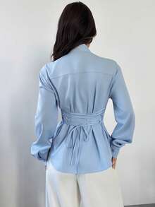 Firerie Chemise rouge à manches longues, élégante et minimaliste, pour un style urbain chic et décontracté, avec un nœud sur le côté pour la taille