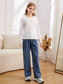Conjunto de 3 peças de jeans estilo Y2K para meninas pré-adolescentes, incluindo: blusa jeans azul-claro com alças e babados, camiseta branca justa de manga comprida e calça jeans azul-claro com pernas largas. Tecido macio e confortável, adequado para uso diário, escola e deslocamento. - Azul e branco - Ver 4