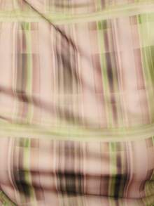 Nöista Maglia a maniche lunghe in rete con motivo a quadri sfumati in toni di verde soffice e malva, con delicata increspatura sui lati per una vestibilità lusinghiera. Leggera e moderna, è ideale per stratificare sotto giacche invernali o abbinare a jeans per look casual eleganti in estate e primavera, autunno, vacanze, uscite di lusso, matrimoni, feste e festival. - Verde Oliva - Visualizzare 6
