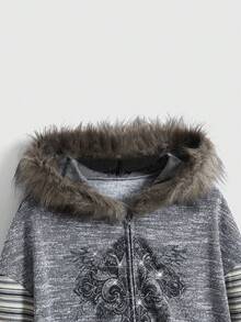 ROMWE Grunge Punk Sudadera holgada con alas punk, estampado de cruz, rhinestones, parches de rayas degradadas y tela suave para mujer de talla grande - Gris - Ver 5