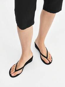 Mnmlis Women's Fashion Casual Commuting Wedge Flip Flops For Christmas - Black - View 2