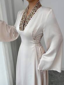 Yasmyna 女式纯色梭织拼布蕾丝边系腰长袖A字阿拉伯风连衣裙 - 杏色 - 查看 7