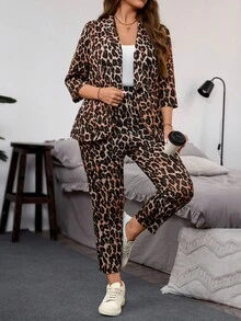 EMERY ROSE Große Größen Leopardenmuster Anzugjacke und Hose 2-teiliges Set Lounge-Sets für Frauen Lounge-Sets Große Größen Gepardenmuster Outfit Frauen 2-teilige Freizeitsets Frau Gepardenmuster Pyjamas - Braun - Übersicht 1
