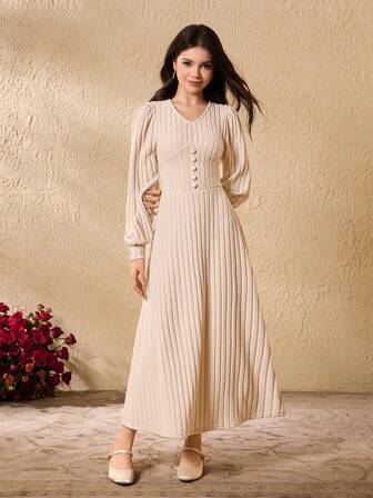 优雅休闲杏色毛绒罗纹灯笼袖V领束腰长裙，适合少女