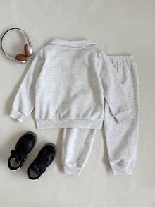 Playful Pals 幼儿男童休闲翻领英文标语印花松紧腰罗纹袖口和下摆长袖上衣和裤子套装，秋冬 - 白色 - 查看 2