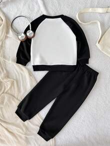 Playful Pals 男童休闲运动罗纹圆领前幅图案插肩袖运动衫，腰部抽绳罗纹下摆裤子套装，秋冬 - 黑色 - 查看 2