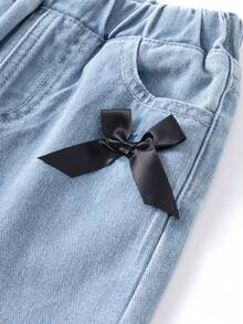 SHEIN ChillGRL Young Girls Casual Fashion Sweet Rabbit Print & Bowknot Design Mid-Blue Washed Straight Leg Jeans, Cute Girls Versatile Denim Item - Medium Wash - View 5