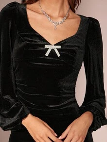 Enchnt Chic Black Long Sleeve Bodycon Dress With Sweetheart Neckline And White Bow Detail - Black - View 2