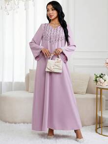 Al Najma 女士优雅阿拉伯风格 V 领喇叭袖缀饰连衣裙 - 紫丁香色 - 查看 4