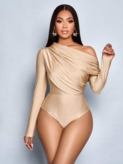 SOLERSUN 秋冬女装，休闲日常，优雅通勤，派对装，杏色，浅卡其色，亮面针织面料，露肩不对称领口，收肩，弧形拼接，长袖，紧身衣