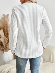 SHEIN LUNE 休闲简约豹纹心形图案圆领格子舒适白色运动衫，弧形下摆侧开衩设计，适合秋冬季 - 彩色 - 查看 2