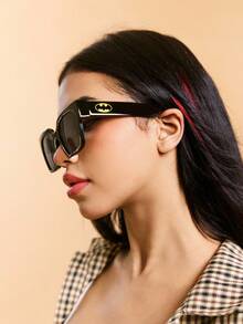 BATMAN X SHEIN 大框方形黑色时尚眼镜男女通用，适合日常佩戴，配有储物袋，适合度假、旅行、户外摄影 - 黑色 - 查看 2