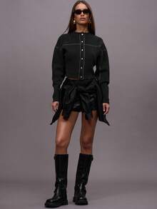 MUSERA 圆领按扣前襟修身腰部撞色缝线针织毛衣，适合冬季夜间外出、街头风、可爱返校季、性感春季穿着。 - 黑色 - 查看 5