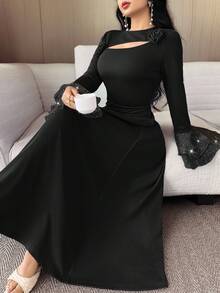 Feyla Gaun Wanita Elegan Panjang Sedang dengan Leher Bulat, Lengan Mengembang, dan Hiasan Bunga Berlubang - Hitam - View 4