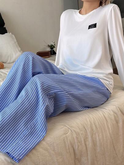 SHEIN 一套纯色休闲字母印花长袖T恤上衣和条纹提花睡裤，秋冬蓝色和白色睡衣