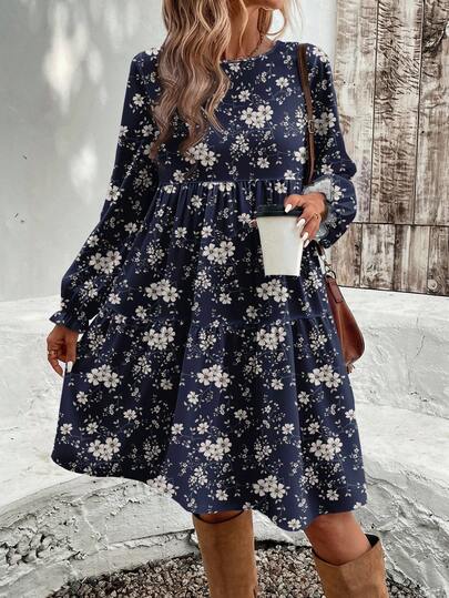 EMERY ROSE Avslappnad minimalistisk klänning med små blommönster, lös passform, rund hals, plusstorlek, lämplig för höst/vinter