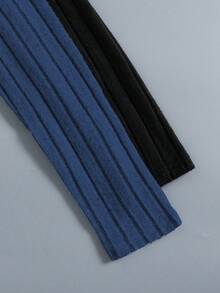 SHEIN 2pcs Letter Patched Detail Turtleneck Ribbed Tee