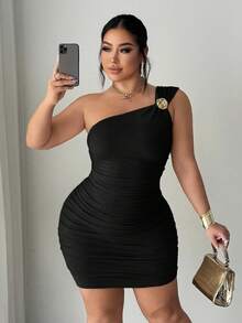 SHEIN SXY Plus Size Women's Sexy One-Shoulder Ruched Waist Gold Metal 3D Floral Decor Black Dress, Suitable For Everyday Wear, Festival, Date Night, Birthday, Bachelorette Party Outfit, Wedding, Elegant, Casual, Shopping, Streetwear, Going Out, Easy To Match & Looks Slim, Accent Your Body, Flatter The Figure - Black - View 5