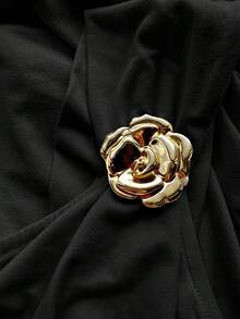 SHEIN SXY Plus Size Women's Sexy One-Shoulder Ruched Waist Gold Metal 3D Floral Decor Black Dress, Suitable For Everyday Wear, Festival, Date Night, Birthday, Bachelorette Party Outfit, Wedding, Elegant, Casual, Shopping, Streetwear, Going Out, Easy To Match & Looks Slim, Accent Your Body, Flatter The Figure - Black - View 7