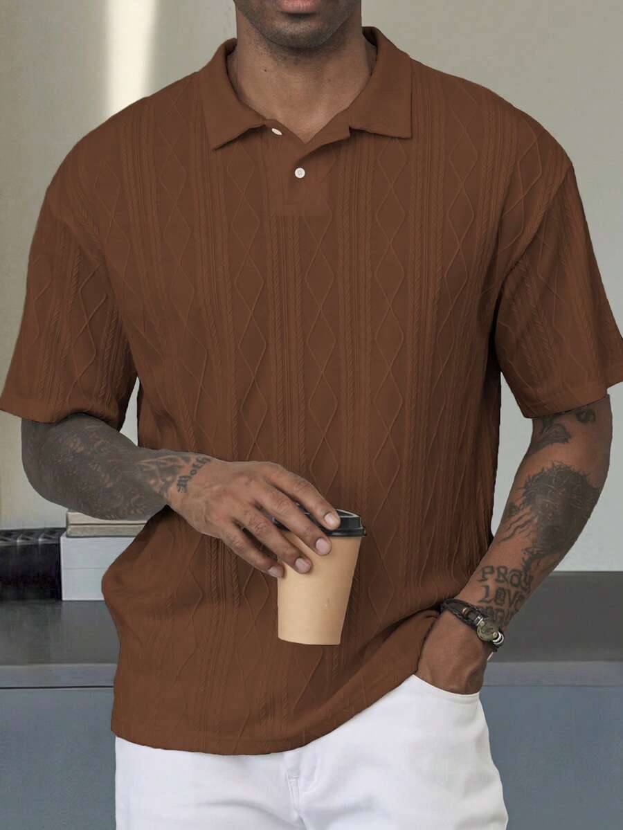 Manfinity Homme 男士休闲纯色纹理短袖 Polo 衫,夏季男士针织衫,棕色 T 恤,锈红色男士衬衫,咖啡色男士衬衫,男士棕色衬衫 - 咖啡棕 - 查看 1