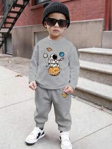 SHEIN 2 件套宇航员和星球印花圆领运动衫和慢跑裤套装，休闲时尚，适合秋冬 - 灰色 - 查看 1