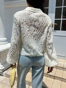 SHEIN Frenchy Elegante, locker geschnittene Jacquard-Bluse mit langen Ärmeln und Bindeband vorne. Französische Stickerei für bequeme Freizeitkleidung. Perfekt für Pendler und den Alltag. Die entspannte, aber schmeichelhafte Silhouette mit dem figurformenden V-Ausschnitt macht die Bluse zum idealen Begleiter. Perfekt für Wochenendausflüge, Freizeitaktivitäten, zum Kombinieren im Frühling und Herbst und für wechselhafte Temperaturen. - Aprikosenfarben - Übersicht 2