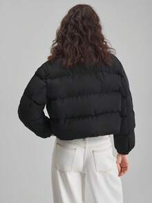 Ontre معطف طويل الأكمام بياقة عالية ذو لون أحادي، تصميم بسيط وعصري للنساء، ملابس كاجوال للمكتب والأعمال، طراز أنيق وهادئ، مناسب للارتداء اليومي والتنقل الحضري، مصنوع من خامات عالية الجودة مناسب للخريف والشتاء