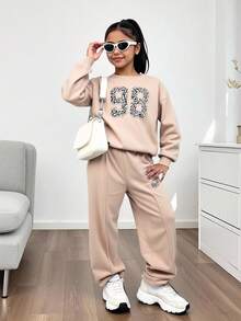 SHEIN Bộ đồ nữ sinh trung học thường ngày phong cách đường phố giản dị họa tiết da báo in số, lót nhiệt, tay áo raglan rộng rãi, cổ tròn và quần ống rộng xếp ly, màu kaki và be, trang phục Y2K cho bé gái, trang phục Y2K, bộ trang phục Y2K, bộ quần áo - Màu Khaki - Xem 2