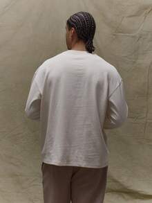 Musero 春夏衣橱超大款长袖模糊风格印花品牌T恤 - 米色 - 查看 2