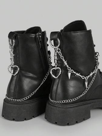 Goth 2 pezzi Decorazioni a catena a forma di cuore con spine in stile gotico punk, per aggiungere un tocco misterioso alle tue scarpe, adatte per donne e uomini - compatto, delicato, articolo di moda multifunzionale, decorazione per scarpe e stivaOgnissantilloween e altre festività