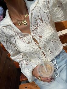 SHEIN Frenchy Elegante, locker geschnittene Jacquard-Bluse mit langen Ärmeln und Bindeband vorne. Französische Stickerei für bequeme Freizeitkleidung. Perfekt für Pendler und den Alltag. Die entspannte, aber schmeichelhafte Silhouette mit dem figurformenden V-Ausschnitt macht die Bluse zum idealen Begleiter. Perfekt für Wochenendausflüge, Freizeitaktivitäten, zum Kombinieren im Frühling und Herbst und für wechselhafte Temperaturen. - Aprikosenfarben - Übersicht 4