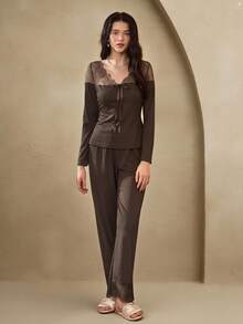 Anewsta Set pigiama con top a maniche lunghe e pantaloni, decorato con pizzo, scollo a V e fiocco, adatto per l'autunno