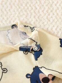 SHEIN 新生男宝宝杏核条纹卡通印花长袖连体衣搭配绿色泰迪熊刺绣肩带连体衣两件套时尚个性可爱秋季新款 - 藍色 - 查看 4