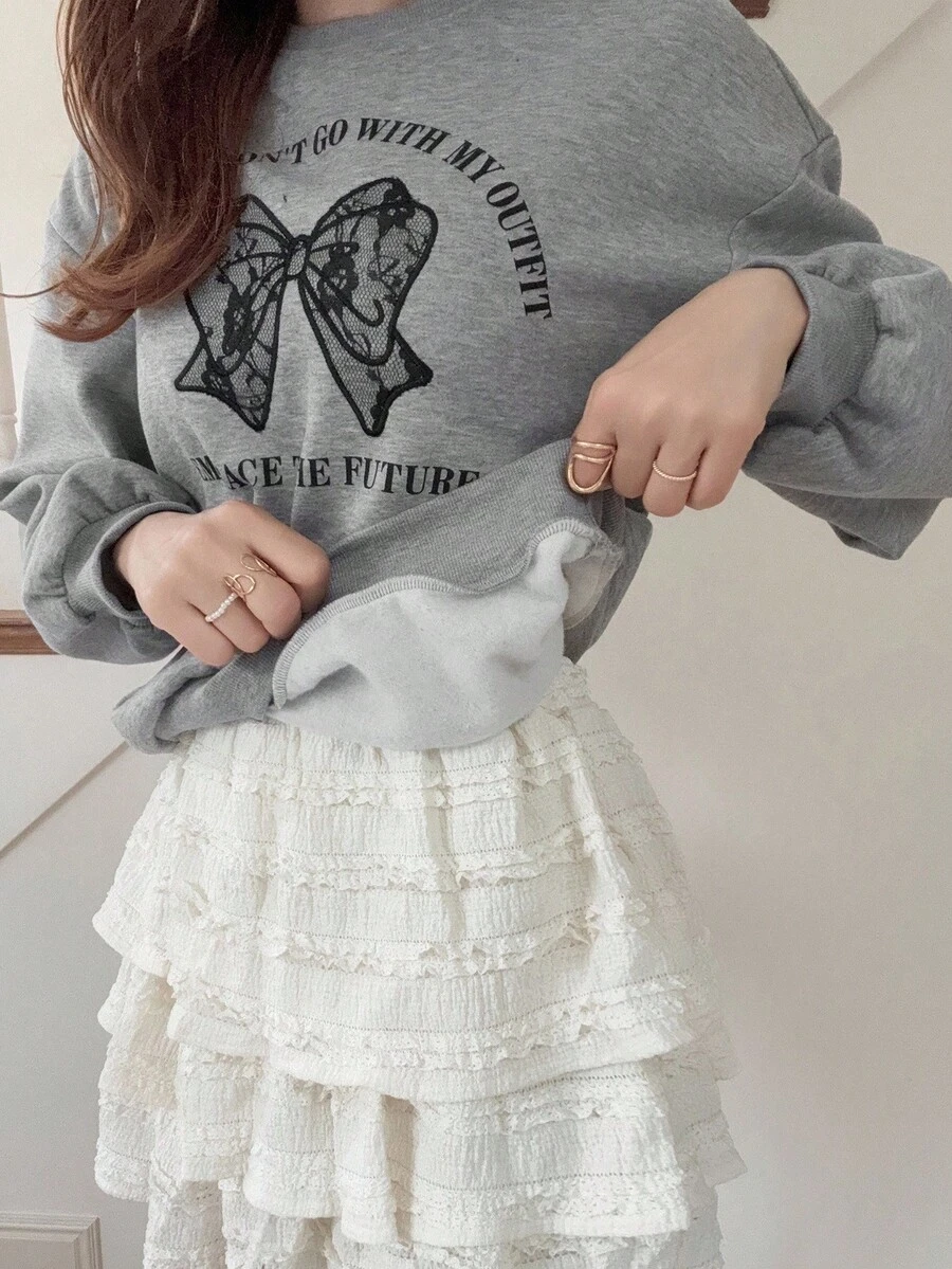 FRIFUL 女式花卉灰色圆领蕾丝蝴蝶结贴花小字母印花落肩长袖宽松休闲百搭羊毛运动衫，秋冬 - 灰色 - 查看 1