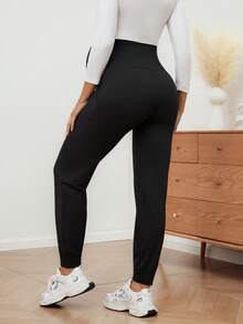 GentleRue Maternity 带口袋和抽绳腰带的孕妇运动裤 - 黑色 - 查看 2