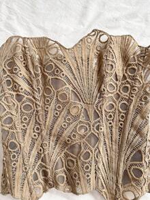 Soleia Top corset ajustado con encaje de doble capa y hombros descubiertos, estilo vanguardista y sexy para vacaciones, de moda europea y americana. Prenda moldeadora blanca con bordados calados, atuendo para club nocturno de mujeres.