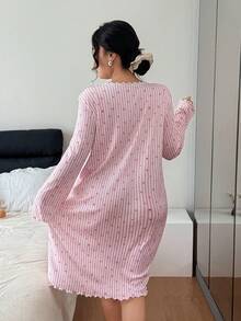 Napfluff CURVE Napfluff CURVE Váy ngủ nữ cỡ lớn dệt kim gân in hình trái tim chắp vá nhún bèo tay dài và viền váy mặc nhà thường ngày, mùa đông - Hồng - Xem 2