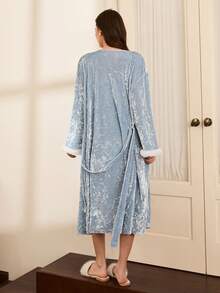 Moireta 女士优雅法式扭结睡裙和奢华流苏天鹅绒舒适睡衣套装，天鹅绒睡裙睡袍女士套装，冬季服装 - 藍色 - 查看 2