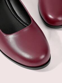 CUCCOO DOLLMOD Sepatu hak tebal ujung bulat polos polos dengan detail lubang di bagian dalam untuk wanita. - Burgundy - View 7