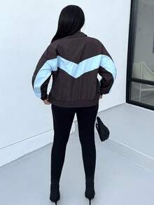 Alexandranx Veste de survêtement en nylon à col oversize avec panneaux contrastés et fermeture éclair intégrale. Idéale pour le printemps, la librairie, les aéroports, les festivals sportifs, l'automne, l'hiver, la rentrée, le loungewear, Noël et le quotidien.