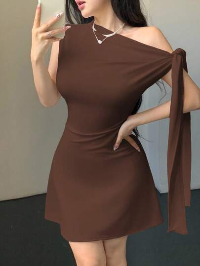 Celisse Vestido corto asimétrico con nudo en la cintura para mujer