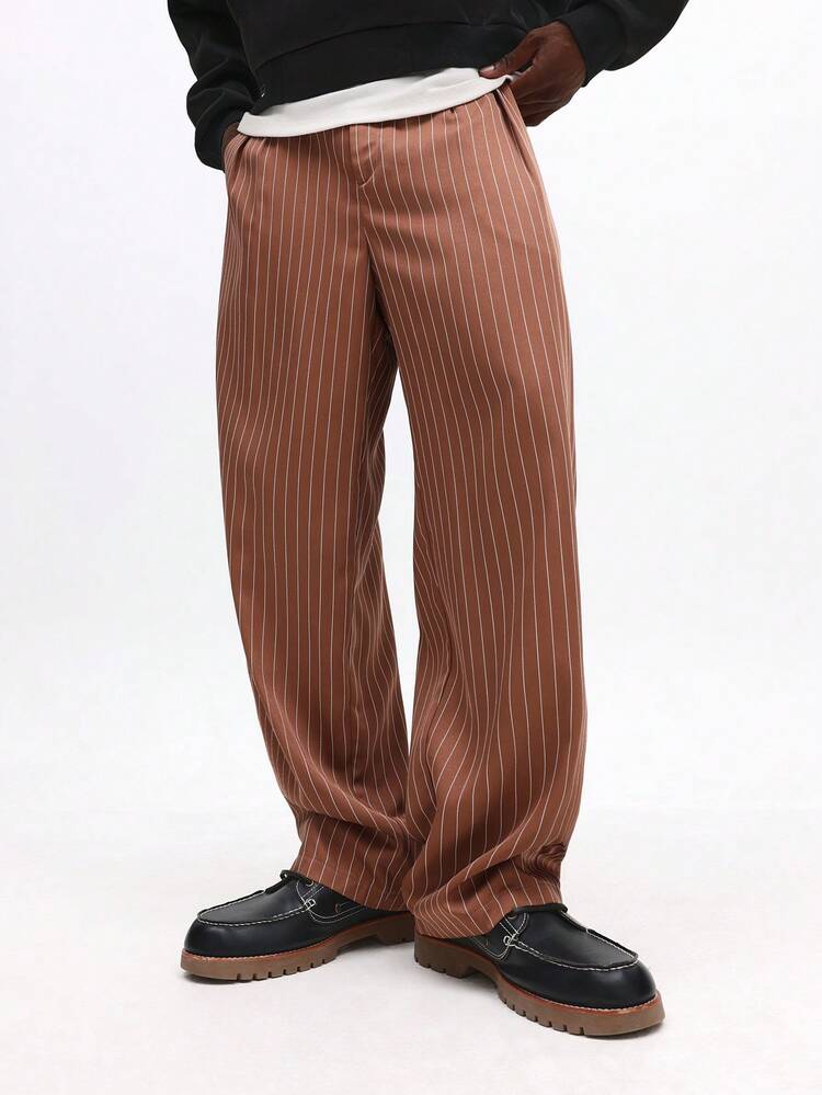 Pantaloni gessati a gamba larga con strisce verticali