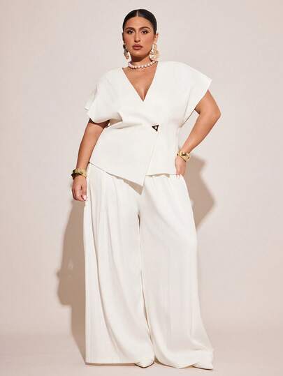 SHEIN BAE Plus Size Women 2pcs Set: Bat Sleeve Minimalist Waist Cinched Top And Pleated Wide Leg Pants