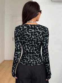 Coolane 女款 Y2K 街头风格树枝图案紧身 V 领 T 恤 - 灰色 - 查看 6