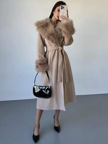 Firerie 女士优雅奢华复古硬币休闲、通勤、派对、都市时尚百搭保暖毛领、毛袖口、收腰长款驼色大衣，秋冬 - 杏色 - 查看 3