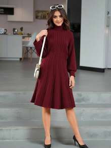 少女高领长袖收腰 A 字形针织中长连衣裙，适合秋冬季