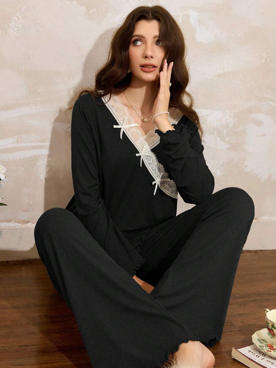 SHEIN 女士黑色不对称蕾丝V领荷叶边蝴蝶结超柔软轻盈针织牛奶丝面料长袖上衣和裤子,优雅休闲舒适两件套睡衣套装,黑色秋冬服装 - 黑色 - 查看 1