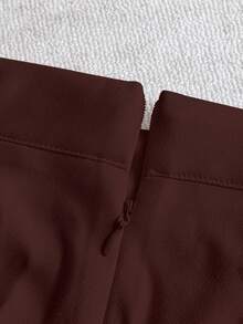 Franclia 圣诞纯色修身喇叭短裤，真口袋，收腰设计，3D荷叶边装饰，拉链，纽扣，节日/度假/优雅/休闲/通勤/简约/性感/时尚女士喇叭短裤，春夏棕色荷叶边短裤 - 咖啡棕 - 查看 5